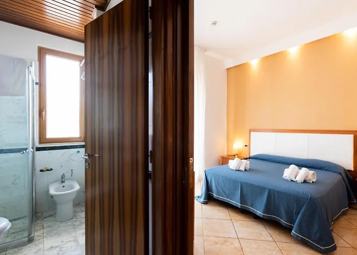 Aurora E Del Benessere מלון 4*