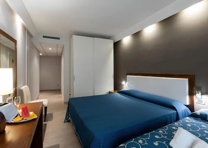 Aurora E Del Benessere מלון 4*