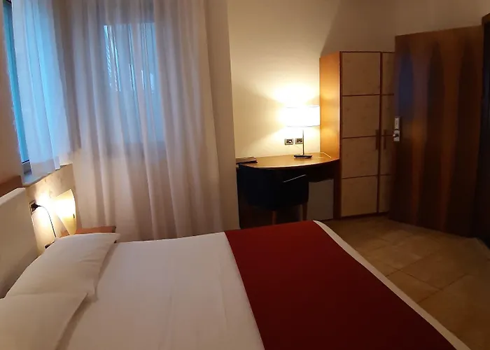 Aurora E Del Benessere מלון